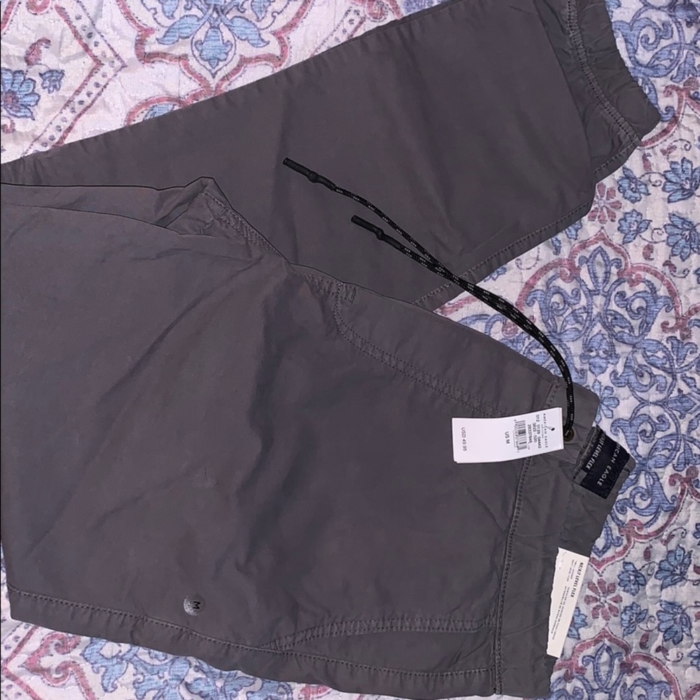 AE Men’s Joggers M NWT